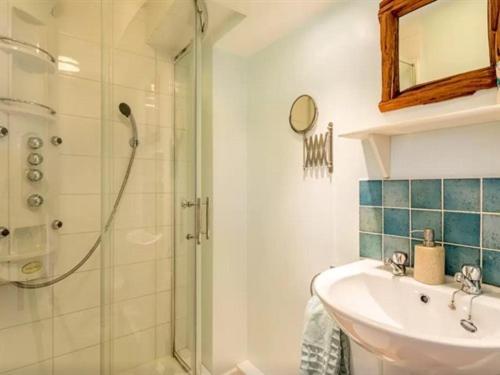 Twin Room with Private Bathroom